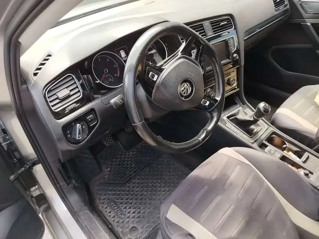 Usata VW Golf VII Highline 110 CV (80 kW) 2015 Berlina
