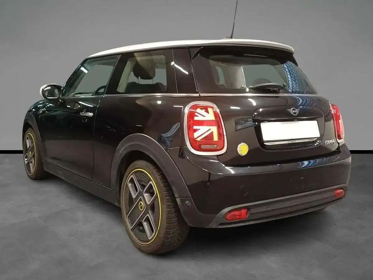 Usata Mini Cooper SE Classic 135 kW (184 CV) 2023 Midnight black ii Utilitaria