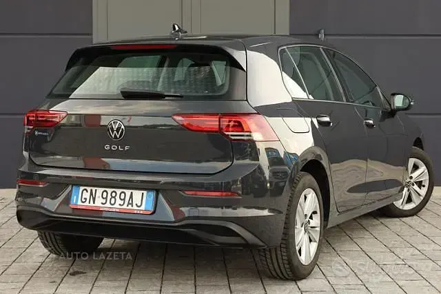 Usata VW Golf VIII Life 110 CV (80 kW) 2023 Grigio Berlina