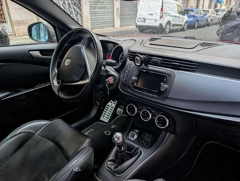 Usata Alfa Romeo Giulietta Exclusive 170 CV (125 kW) 2015 Rosso Berlina