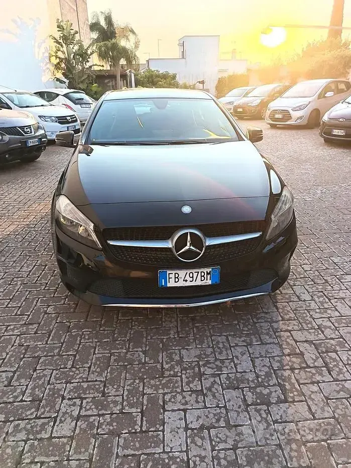 Usata Mercedes A180 Executive 90 CV (66 kW) 2015 Nero Utilitaria