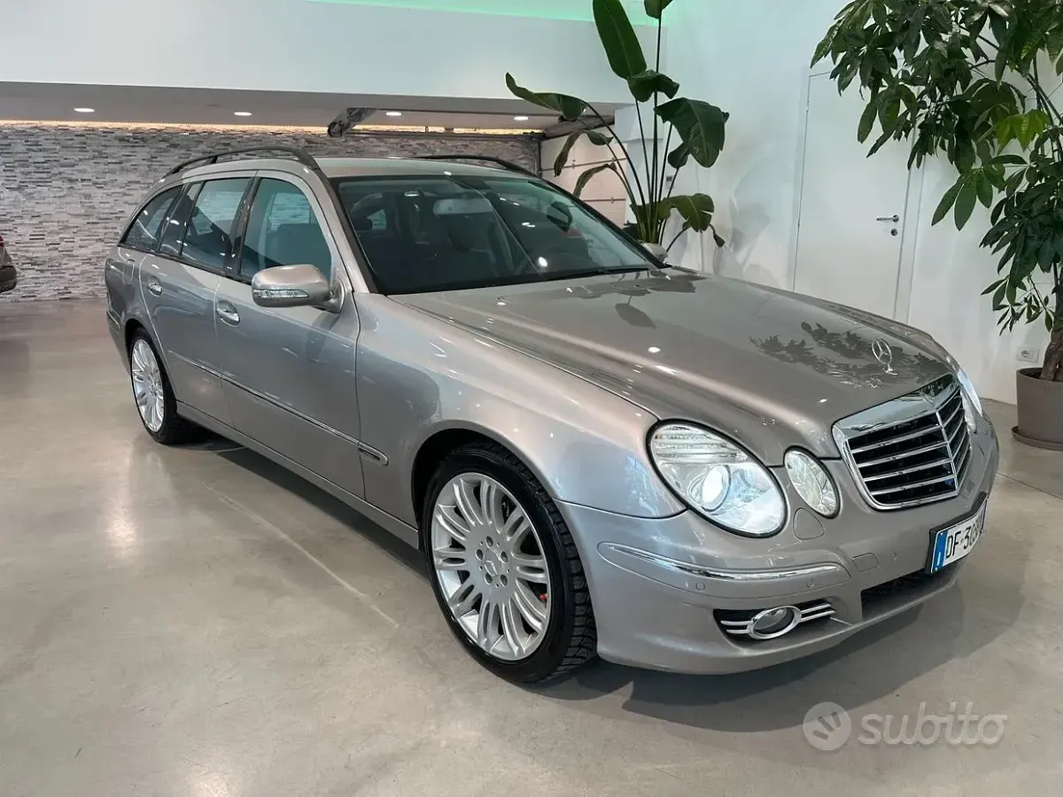 Usata Mercedes E320 Classic 224 CV (164 kW) 2007 Grigio Station wagon