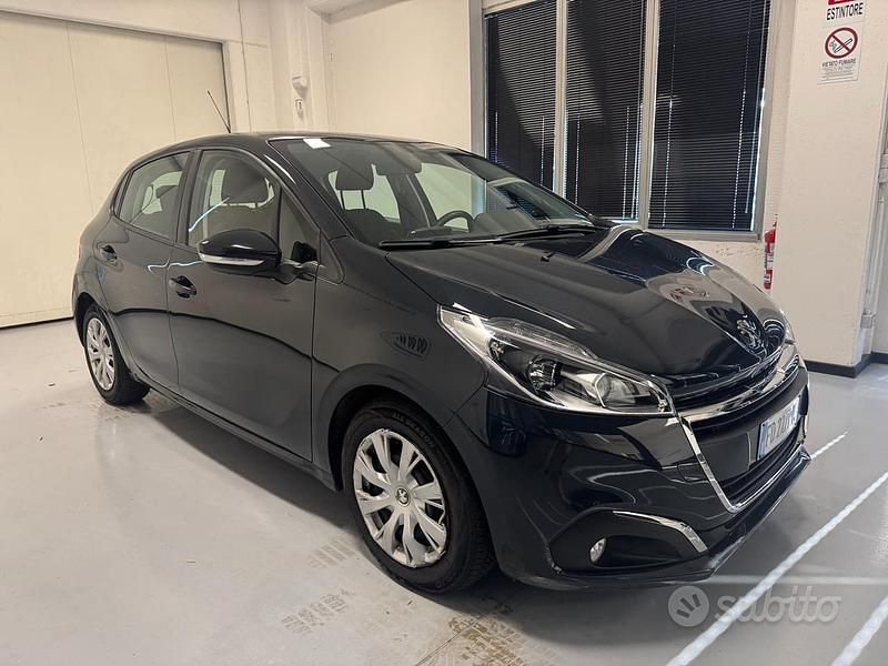 Usata Peugeot 208 Allure 75 CV (55 kW) 2016 Grigio scuro Utilitaria