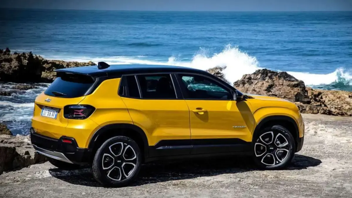 Nuova Jeep Avenger 109 CV (80 kW) 2026 Argento SUV