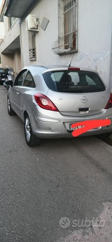 Usata Opel Corsa 69 CV (50 kW) 2007 Grigio Berlina