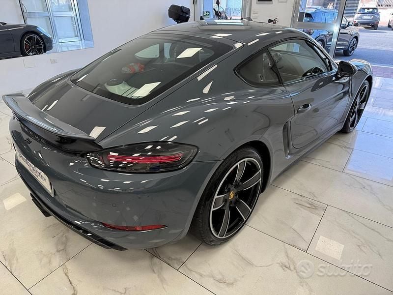 Usata Porsche 718 Cayman 300 CV (220 kW) 2018 Grigio Coupé