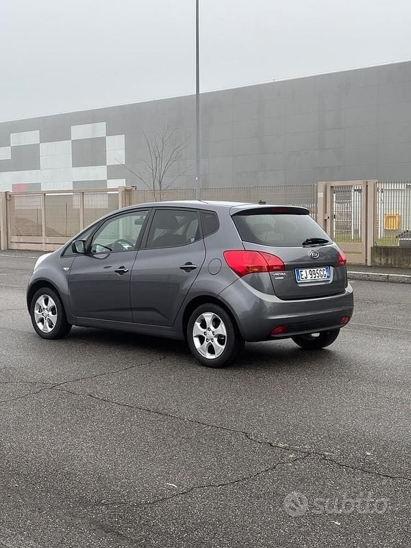Usata Kia Venga EX 90 CV (66 kW) 2011 Grigio Utilitaria