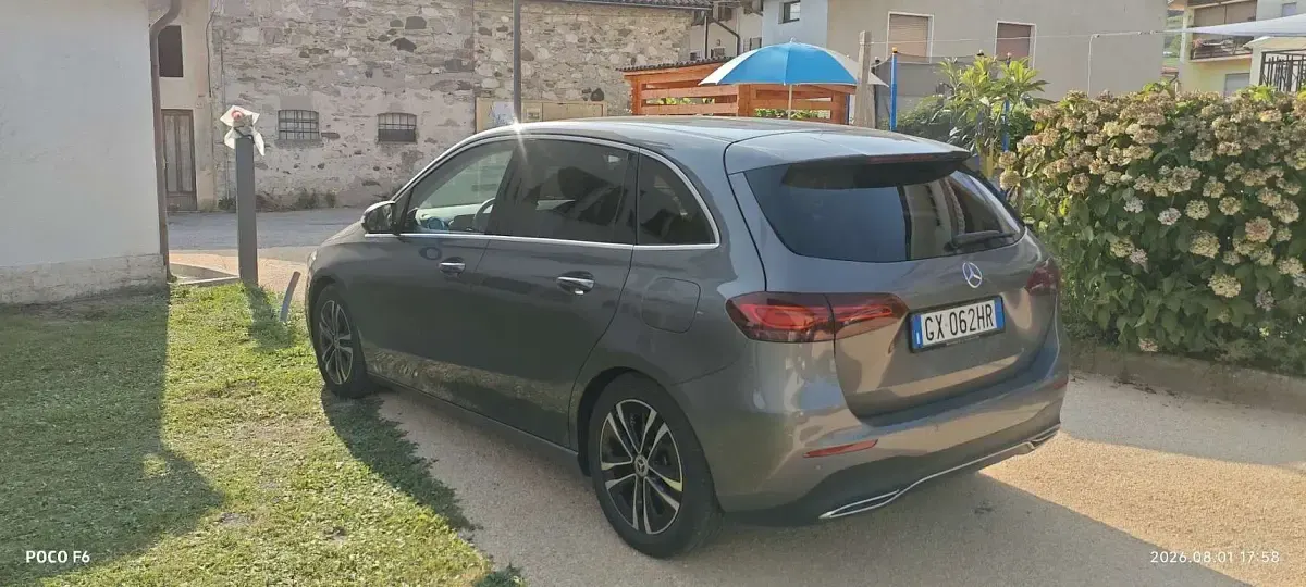 Usata Mercedes B200 150 CV (110 kW) 2023 Grigio Utilitaria