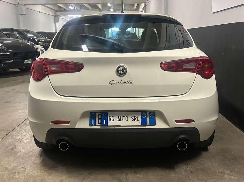 Usata Alfa Romeo Giulietta Distinctive 140 CV (102 kW) 2011 Bianco Utilitaria