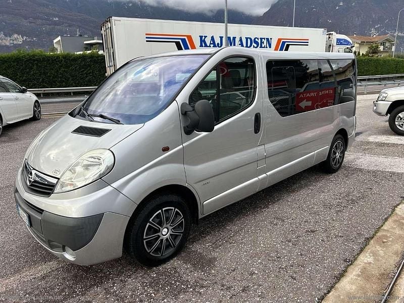 Usata Opel Vivaro 145 CV (106 kW) 2008 Grigio Monovolume