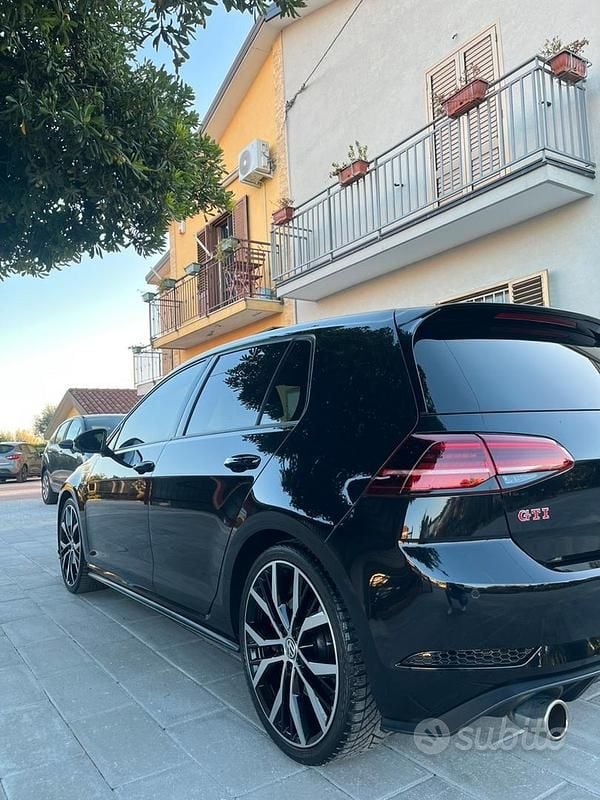 Usata VW Golf VII GTI 245 CV (180 kW) 2019 Nero Berlina