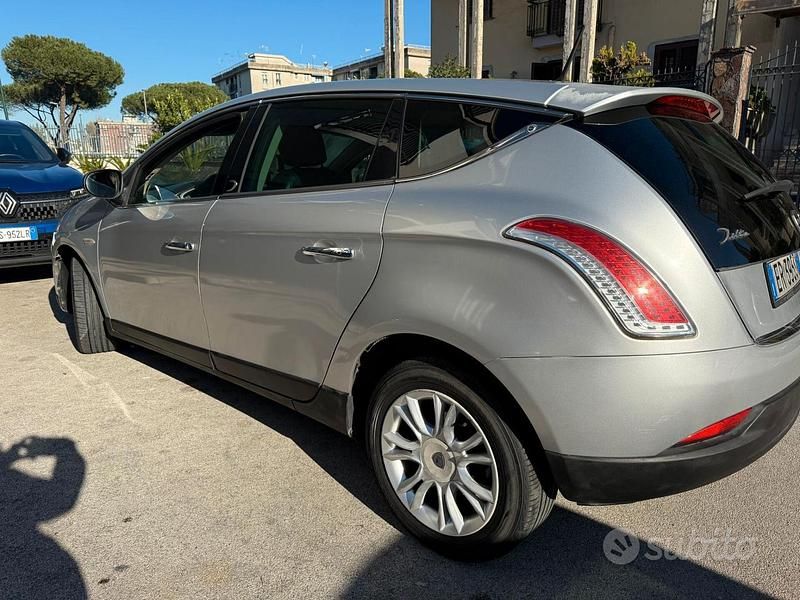 Usata Lancia Delta Gold 120 CV (88 kW) 2013 Grigio Utilitaria