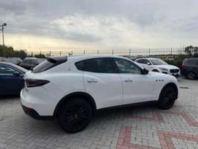 Usata Maserati Levante 350 CV (257 kW) 2018 Bianco SUV