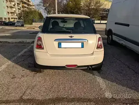 Begagnad Mini ONE 75 HK (55 kW) 2009 Vit Halvkombi