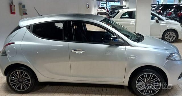 Usata Lancia Ypsilon Gold 69 CV (50 kW) 2021 Grigio Utilitaria