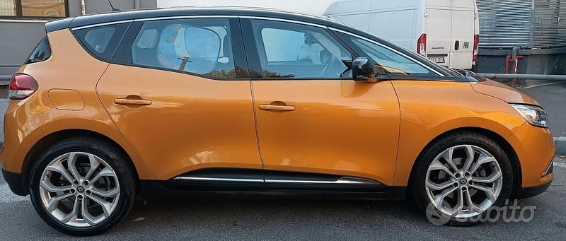 Usata Renault Scénic IV 110 CV (80 kW) 2018 Giallo Monovolume
