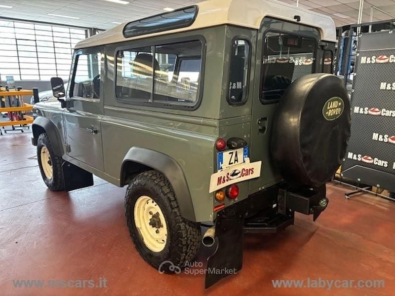 Usata Land Rover Defender SE 122 CV (89 kW) 2010 Verde Station wagon