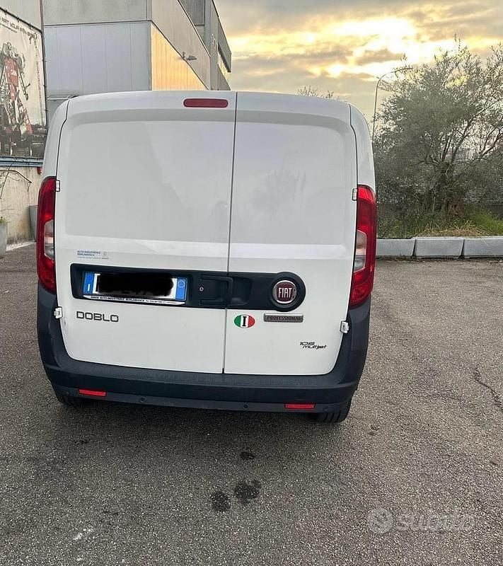 Usata Fiat Doblò 120 CV (88 kW) 2015 Monovolume