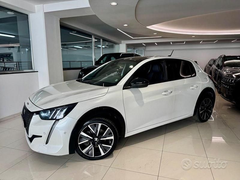 Usata Peugeot 208 GT 102 CV (75 kW) 2022 Bianco(met.) Utilitaria