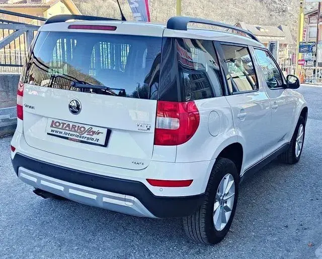Usata Skoda Yeti Outdoor Ambition 110 CV (80 kW) 2017 Bianco SUV