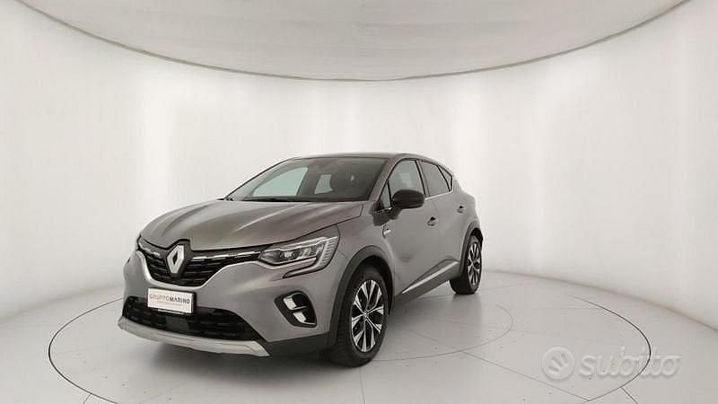 Usata Renault Captur Techno 160 CV (117 kW) 2022 Grigio SUV