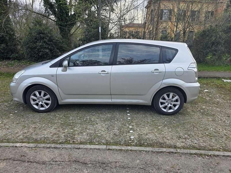 Usata Toyota Corolla Verso 110 CV (80 kW) 2005 Grigio Monovolume
