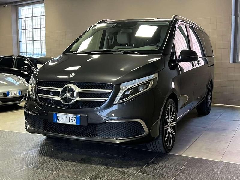 Usata Mercedes V300 Premium 237 CV (174 kW) 2022 Grigio Monovolume