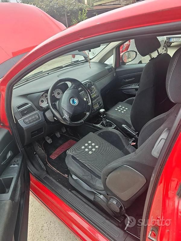 Usata Fiat Punto 65 CV (47 kW) 2007 Utilitaria