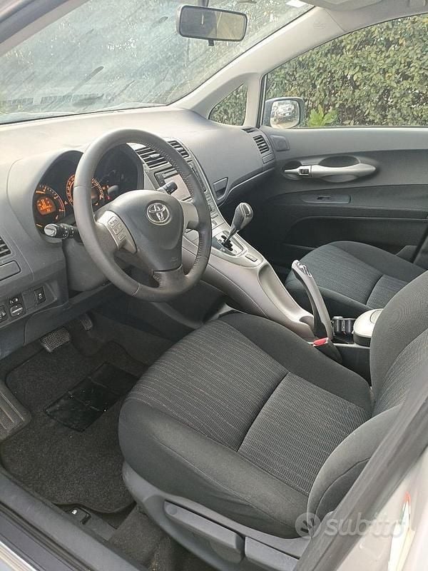 Usata Toyota Auris 90 CV (66 kW) 2010 Grigio Utilitaria