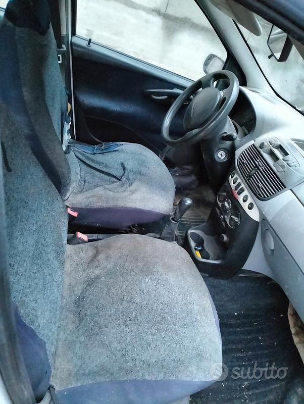 Usata Fiat Punto 90 CV (66 kW) 2003 Utilitaria