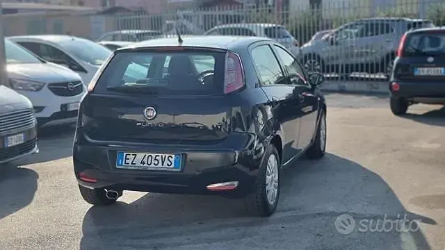 Usata Fiat Punto Lounge 75 CV (55 kW) 2015 Blu Utilitaria