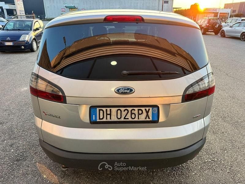 Usata Ford S-MAX Titanium 140 CV (102 kW) 2007 Argento Monovolume