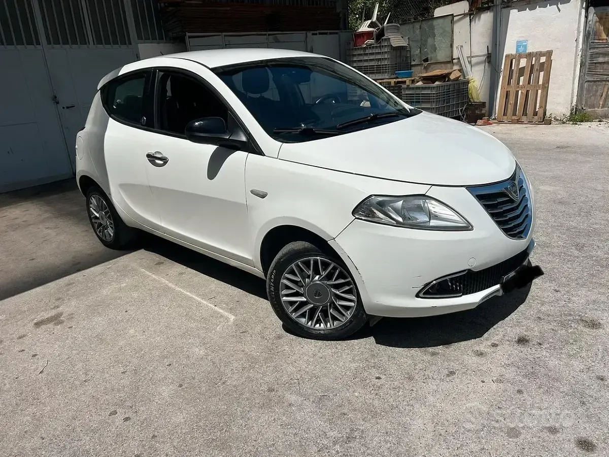 Usata Lancia Ypsilon 85 CV (62 kW) 2013 Utilitaria