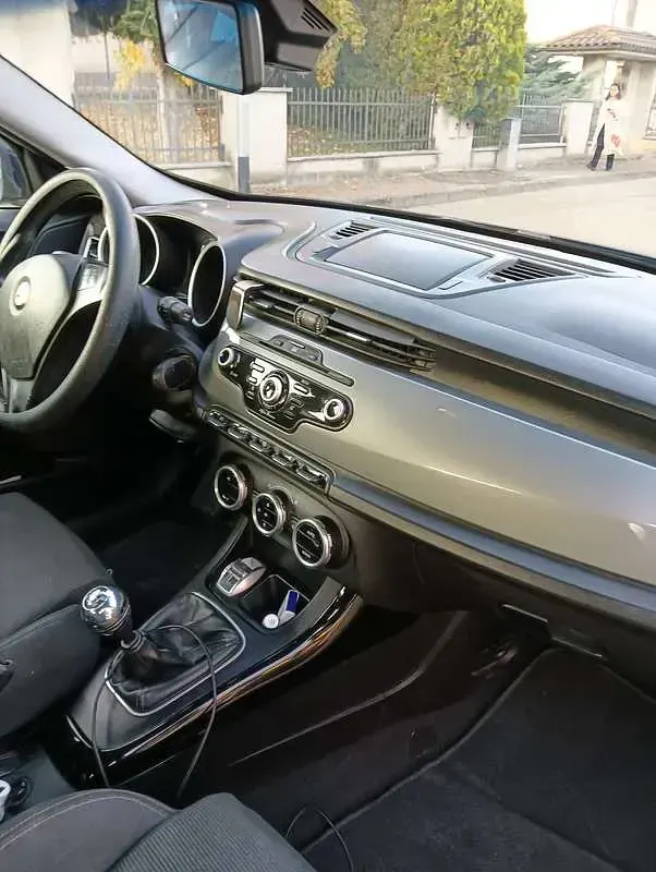 Usata Alfa Romeo Giulietta Exclusive 140 CV (102 kW) 2011 Utilitaria
