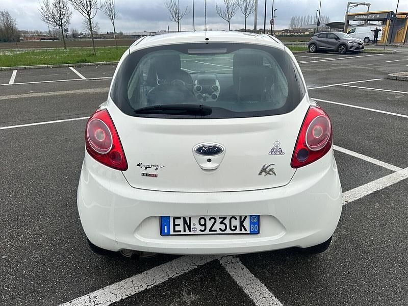 Usata Ford Ka Individual 75 CV (55 kW) 2013 Bianco Utilitaria