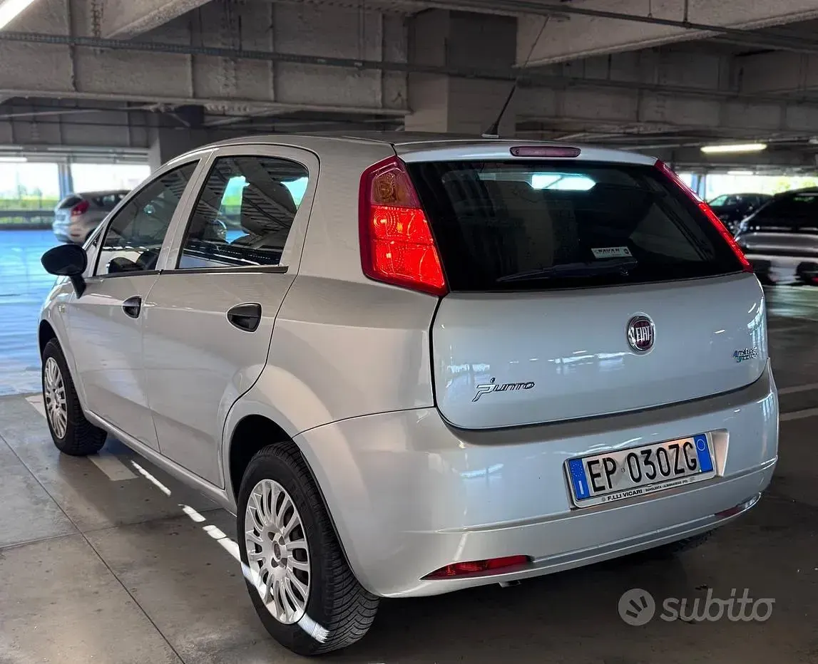 Usata Fiat Grande Punto 77 CV (56 kW) 2013 Grigio Utilitaria