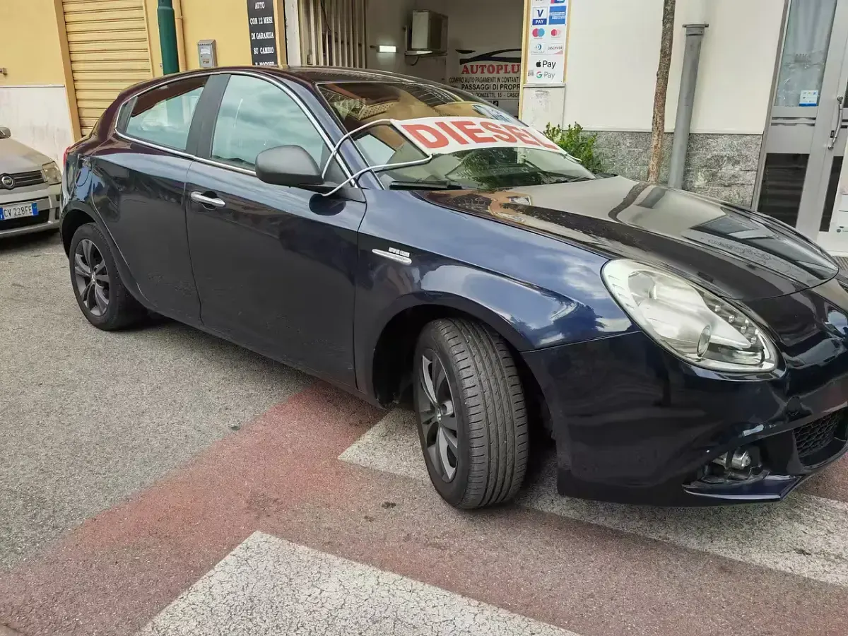Usata Alfa Romeo Giulietta Exclusive 169 CV (124 kW) 2010 Blu Utilitaria