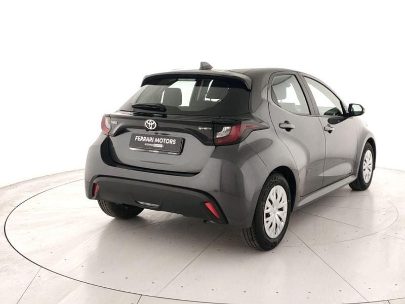 Usata Toyota Yaris Hybrid Active 92 CV (67 kW) 2025 Grigio Berlina