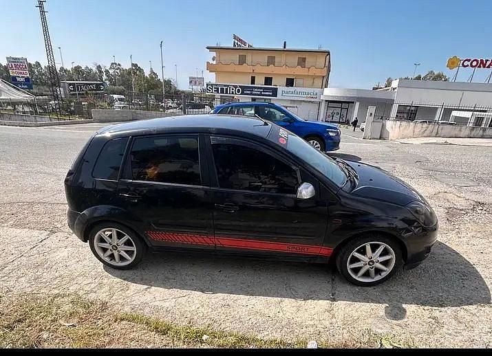Usata Ford Fiesta 68 CV (50 kW) 2006 Nero Utilitaria