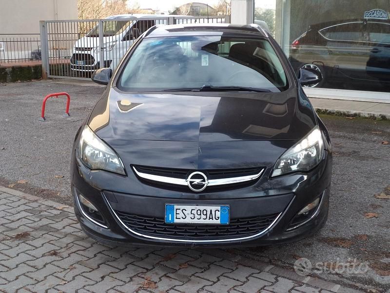 Usata Opel Astra Cosmo 110 CV (80 kW) 2013 Nero Station wagon
