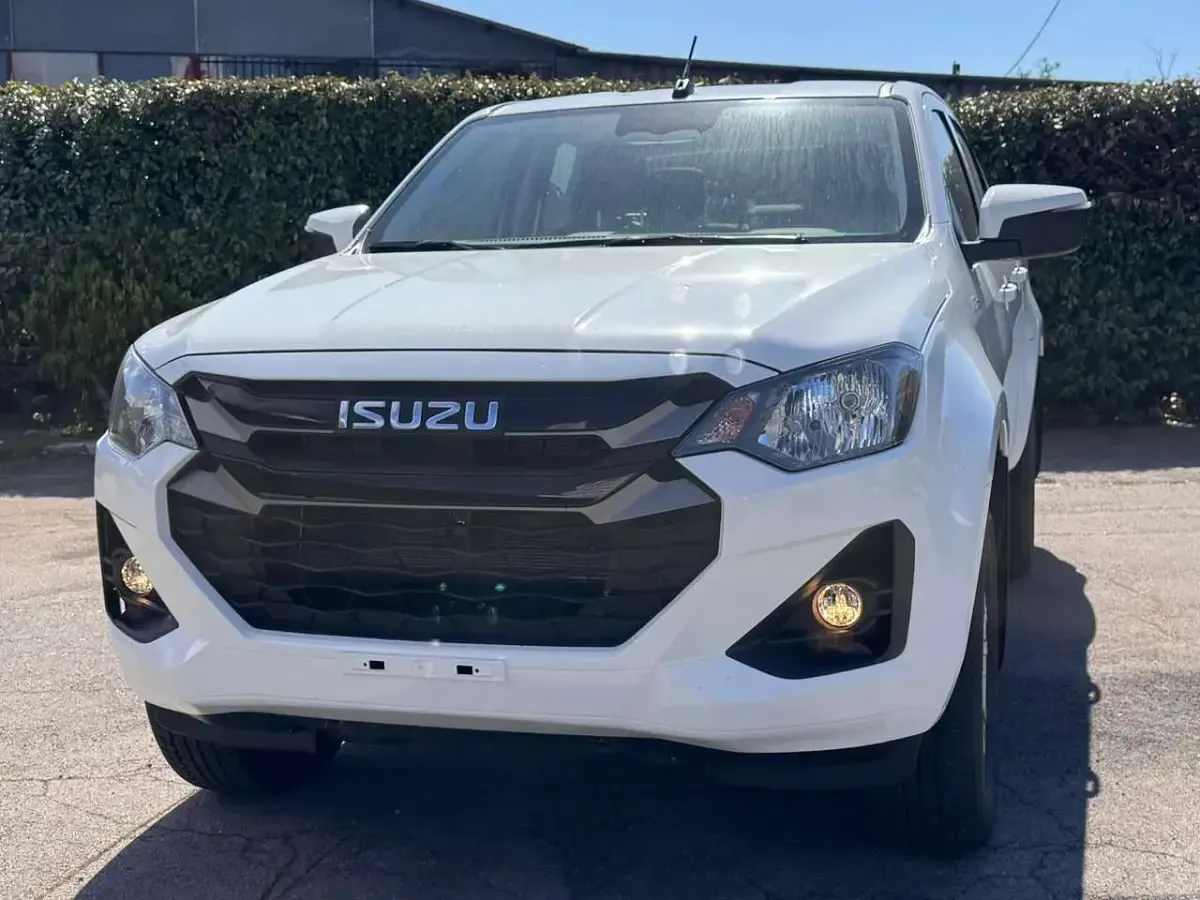 Nuova Isuzu D-Max 163 CV (119 kW) 2026 Splash white Pick-up