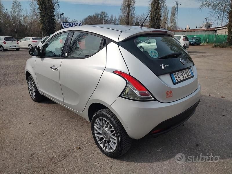 Usata Lancia Ypsilon 85 CV (62 kW) 2013 Grigio Utilitaria