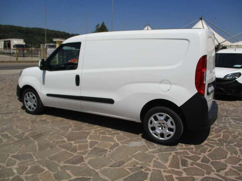 Usata Fiat Doblò 120 CV (88 kW) 2017 Bianco Monovolume