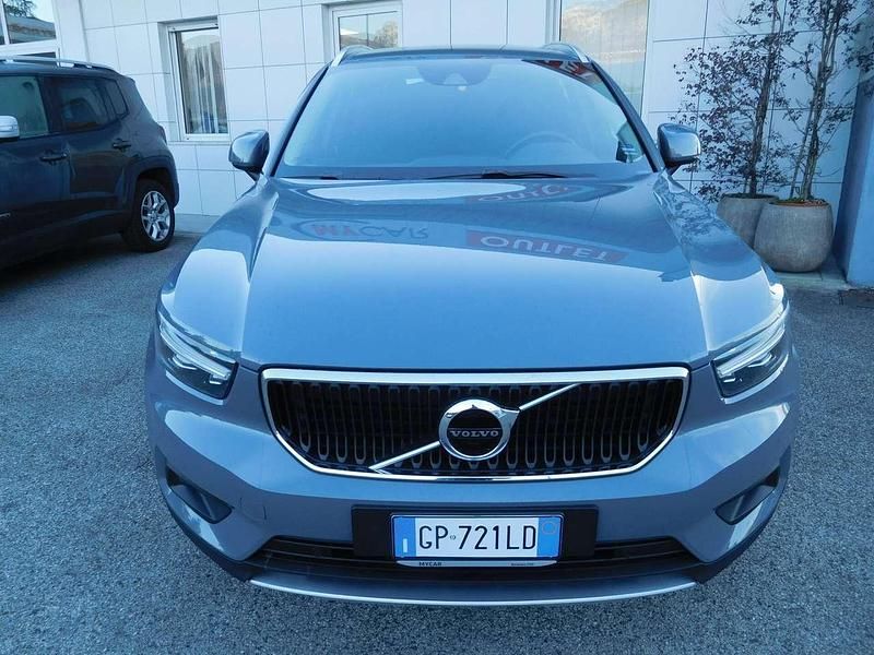 Usata Volvo XC40 Momentum 197 CV (144 kW) 2020 Grigio SUV