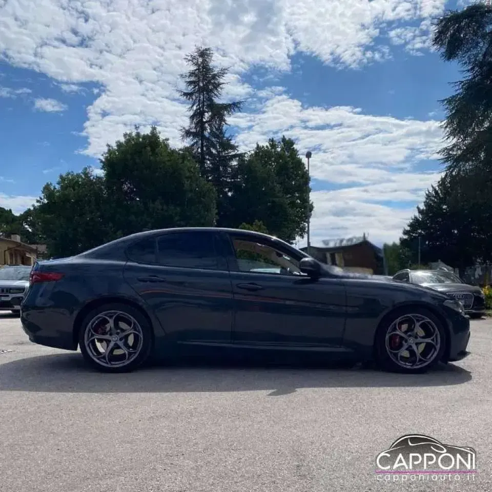 Usata Alfa Romeo Giulia Veloce 209 CV (153 kW) 2017 Grigio scuro Berlina