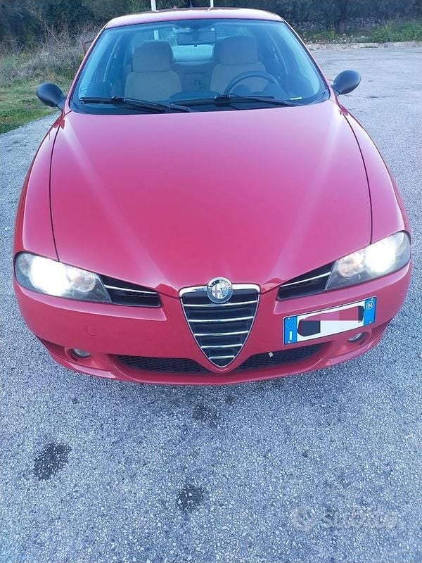 Usata Alfa Romeo 156 115 CV (84 kW) 2004 Rosso Berlina