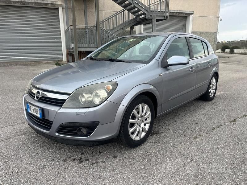 Usata Opel Astra Cosmo 101 CV (74 kW) 2006 Blu Berlina