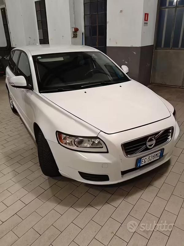 Usata Volvo V50 114 CV (83 kW) 2011 Bianco Station wagon