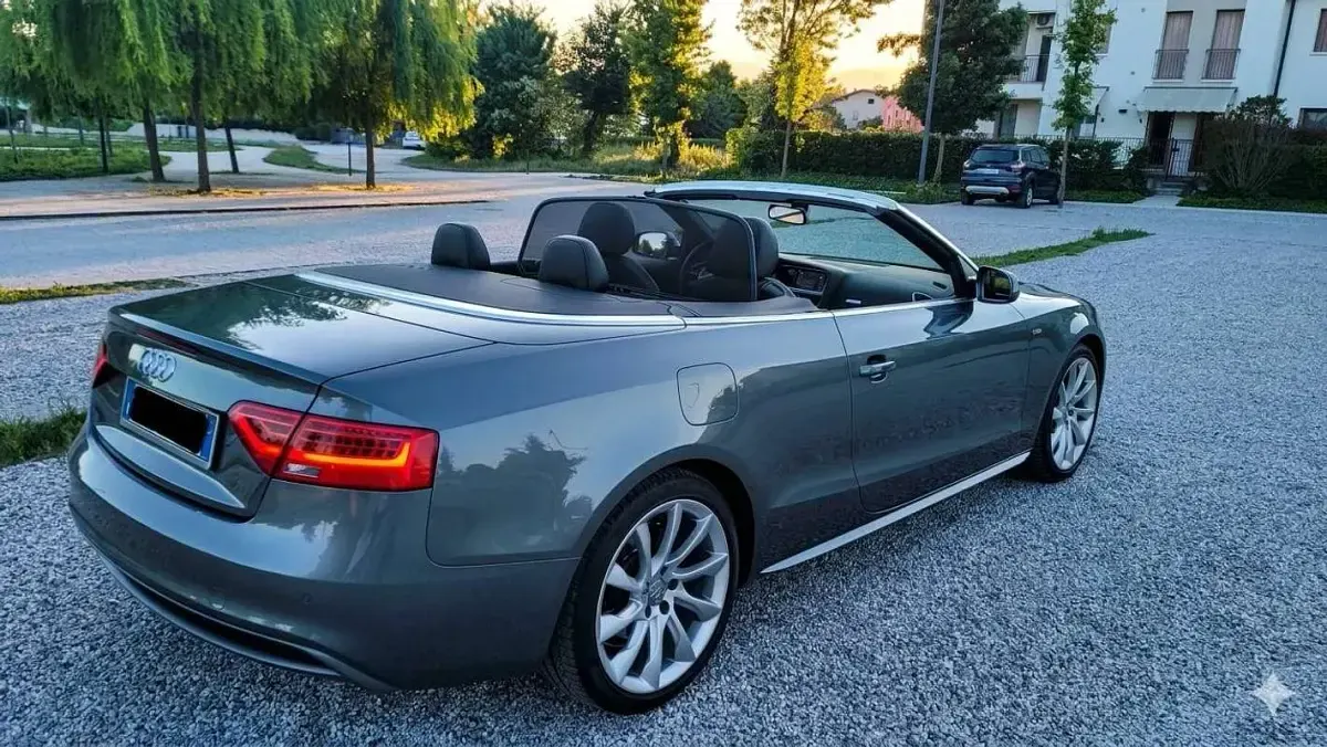Usata Audi A5 Cabriolet Ambiente 177 CV (130 kW) 2014 Grigio Cabrio