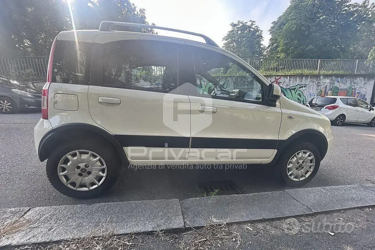 Usata Fiat Panda 4x4 Climbing 69 CV (50 kW) 2013 Bianco Utilitaria